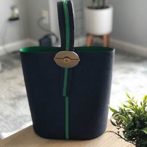 Great condition Tory Burch Bucket Bag.